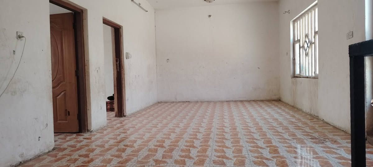 بيت للبيع مطلوب مبادره
المساحة: 220 متر 
📍 الموقع
 العنوان: الديوانية، حي الزهراء قرب المستوصف
 (طابقين) 
🏠 يتكون من  
 استقبال
 صالة جلوس عائلية عدد 2.
 مطبخ .
 اربع غرف نوم.
 مجمع صحي.داخلي وخارجي

السعر الكلي 160مليون مطلوب مبادره 80مليون

📞 للاستفسار 
أو الاتصال على الرقم: ‏
‪***********‬‏،،، ***********
