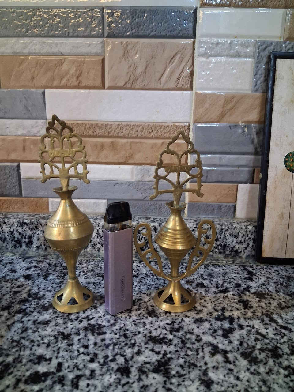 🌟 مكحلتين نحاس شغل قديم 🌟

قطعتان تراثيتان مميزتان من النحاس، مشغولتان يدوياً بإتقان، وبحجم كبير (أكبر المقاسات)، مناسبتان للديكور التراثي ولمحبي التحف والنوادر.

💰 السعر: 10 دنانير فقط للقطعتين.

📦 يتوفر خدمة التوصيل إلى جميع أنحاء المملكة.


**إذا كنت صاحب هذا الإعلان وتريد حذفه لأي سبب، رجاءا أرسل رسالة إلى الدعم الفني**