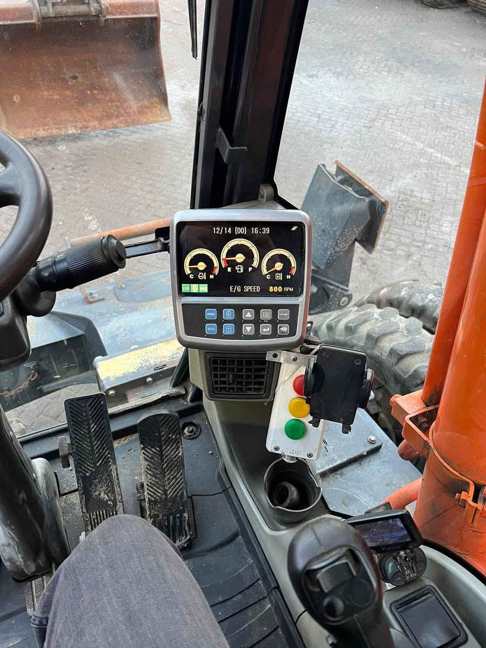 السلام عليكم 🌹🌹
ادوات كلك  بدون تحويل 

موديل 2011

دوسان تاير

 حجم 170

مكفولة كفالة عامة ع وضع الشركة

ما مشتغلة بالعراق 

مشتغلة 9700 ساعة خارج العراق 

للبيع فقط السعر (160) ورقة

توصل جميع المحافظات بعد الاتفاق

للاستفسار الاتصال او واتساب ***********
