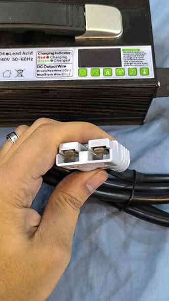 شاحن بطاريات
هيج يجي بدون ملحقات 

اكتب سعر يستحقة
يوجد توصيل 

***********
