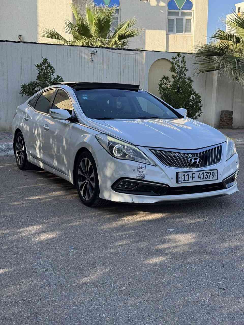 يالله السلام عليكم هيونداي ازيرا 2012 فول مواصفات Vip  للبيع فقط بدون مراوس بدون اقساط بدون وعده 
مكينه 6 سلندر (3000) المرغوب 
بيهة جاملغ خلفي فقط بدون دواخل بدون ايرباك رقم بغداد الجديد بأسمي شرط التحويل هزه جديده تخم تاير جديد صدر كامل جديد 
سعر 115 ورقه وبيهة مجال بسيط 
مكاني الانبار فلوجة 
***********
