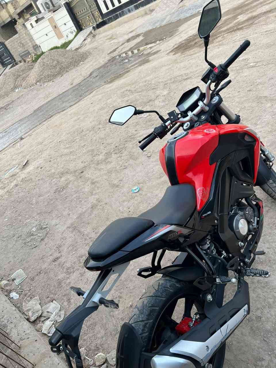 دراجه ١٨٠s للبيع مرقم بصره
مكاني رمادي 
السعر ٢٥٠٠بي مجال 
الرقم ***********
