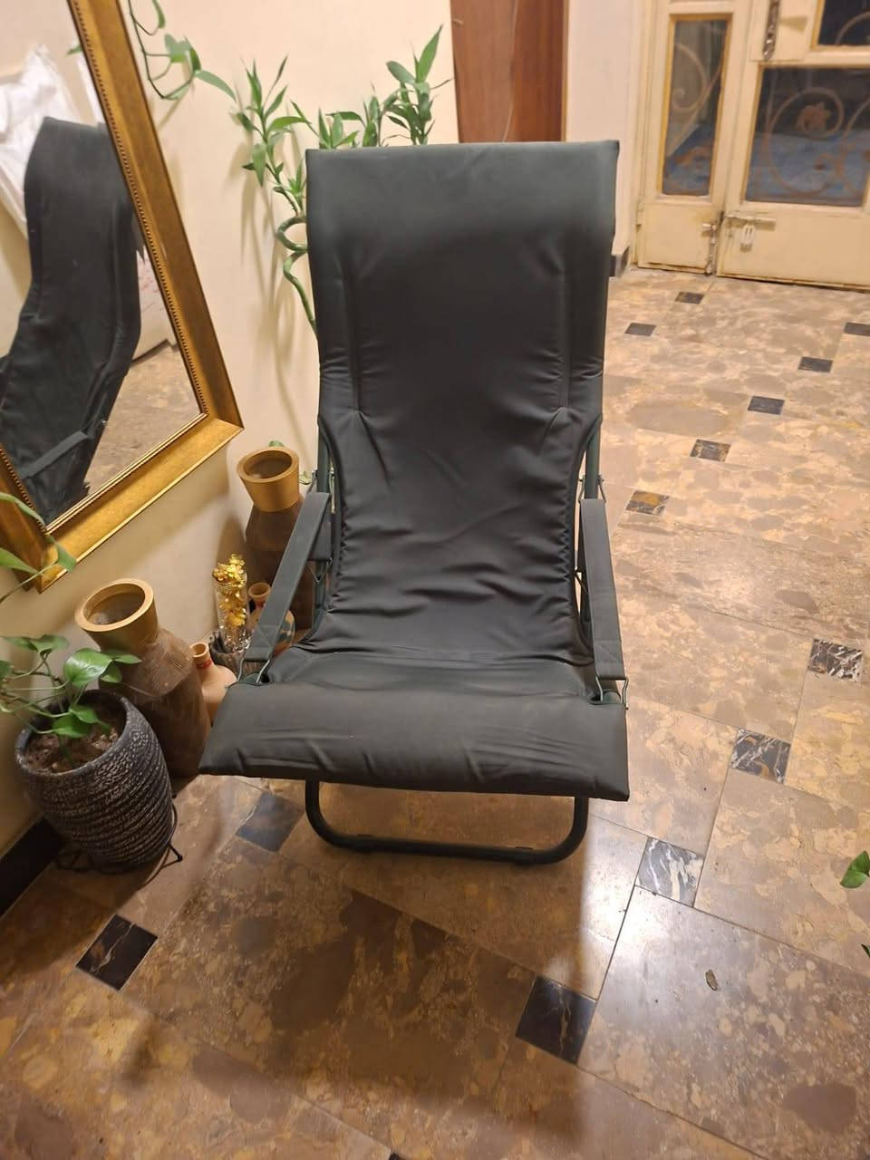 السلام عليكم.. 2 كراسي لأهل المفاصل والانزلاق مريحات كلش تركي اصلي جبتهم ويايه من تركيا .. واحد بعده بالجيس.. واحد مفتوح أمامكم جدد ما مستخدمات وجدد .. بغداد الكرخ.. رقم الواتساب ***********
