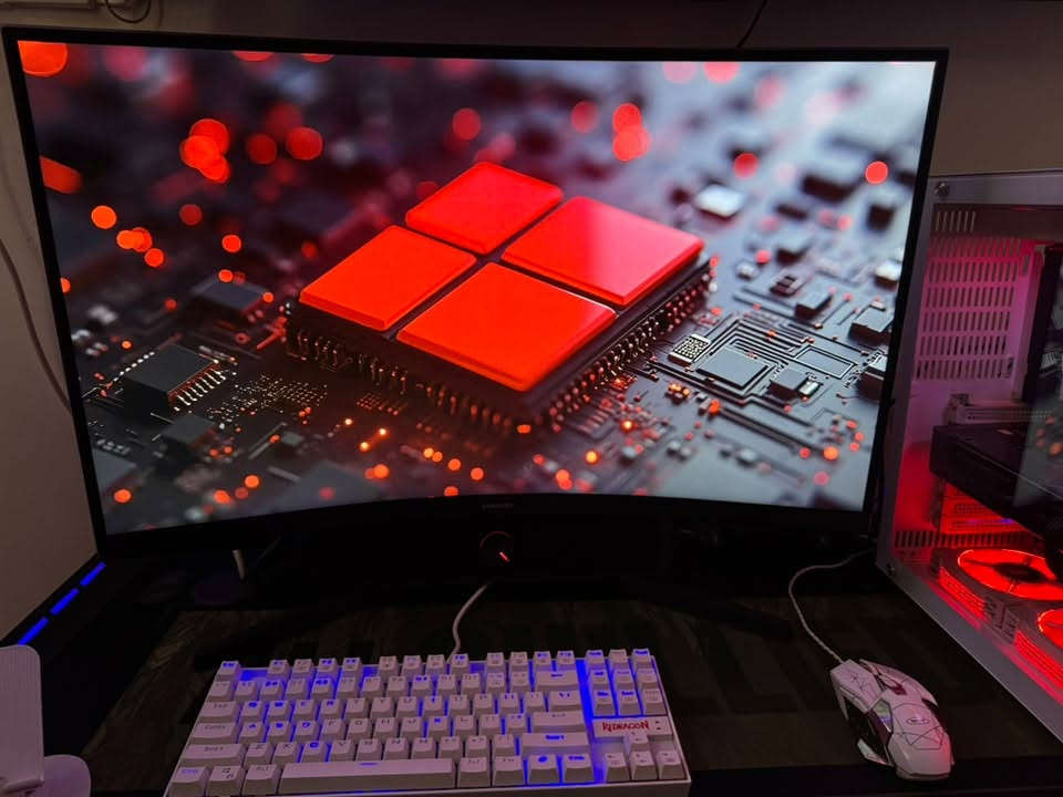 شاشة Gaming للبيع
المواصفات:

Samsung Odessy g5 curved🖥️

♦️الدقة: 2k

♦️معدل التردد: 144hz 

♦️حجم الشاشه: 32 

🔱ميزتها شاشه Curved يعني منحنيه(مقوسه) ينطيك افضل تجربه بألعاب القصص والعاب الشوتر والوانها جداً جميلة🔱

"ملاحظه: الشاشه مازالت بحاله الضمان استخدامها سنه وشويه موجود ضمانها وكارتونتها اخذتها من متجر الكراده"

———————————————————————————

السعر: 300 وبيها مجال قليل

مكاني: بغداد- الدورة

متواجد واتساب ***********
