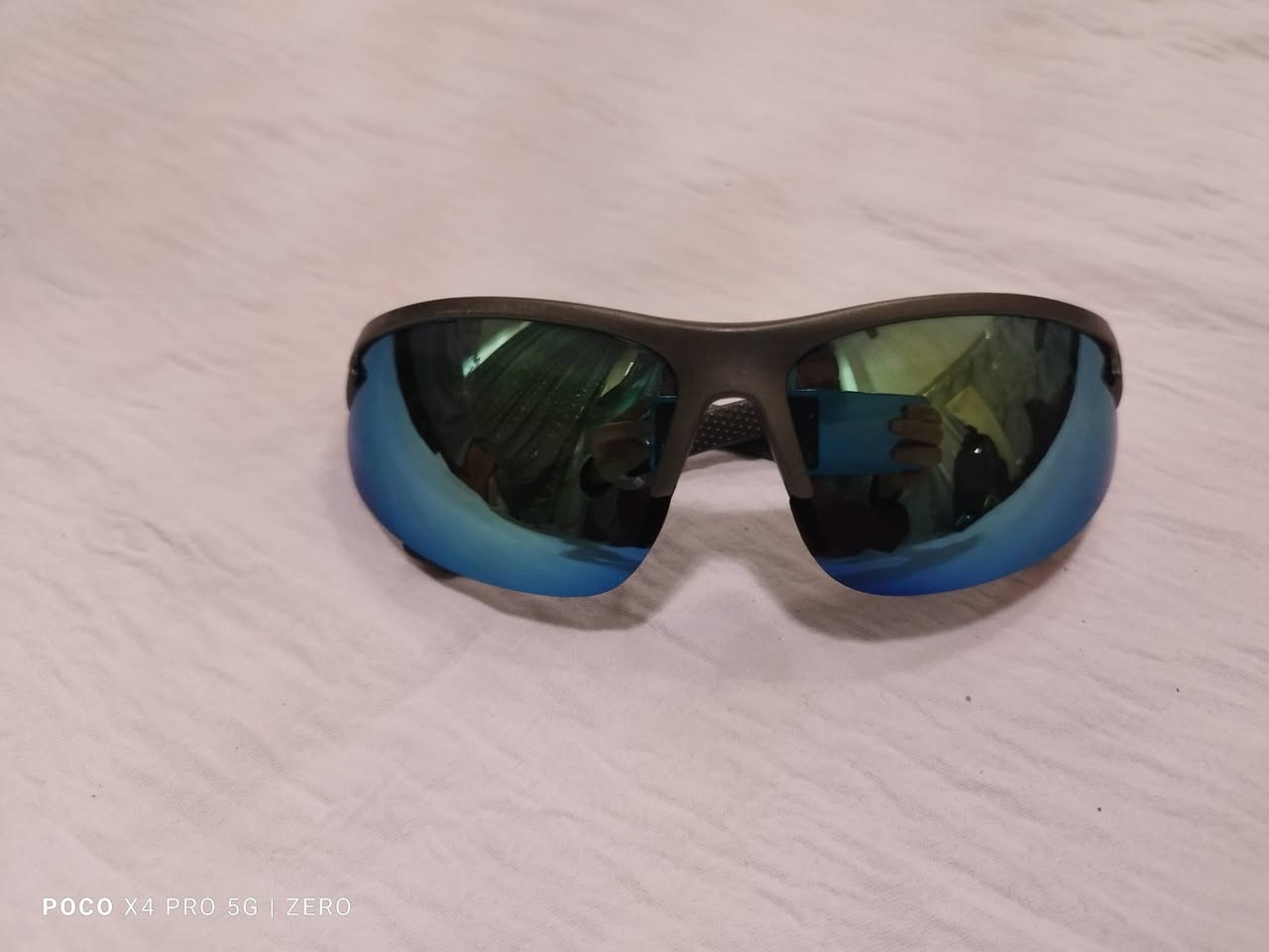 السلام عليكم
نظارات خفيفة ومريحة على العين عدسات عاكسة تحمي من أشعة الشمس اثناء القيادة

تفيد اهل الدراجات من ناحية الفائدة و الشكل جميل

السعر : قيم و اكتب سعرك


**إذا كنت صاحب هذا الإعلان وتريد حذفه لأي سبب، رجاءا أرسل رسالة إلى الدعم الفني**