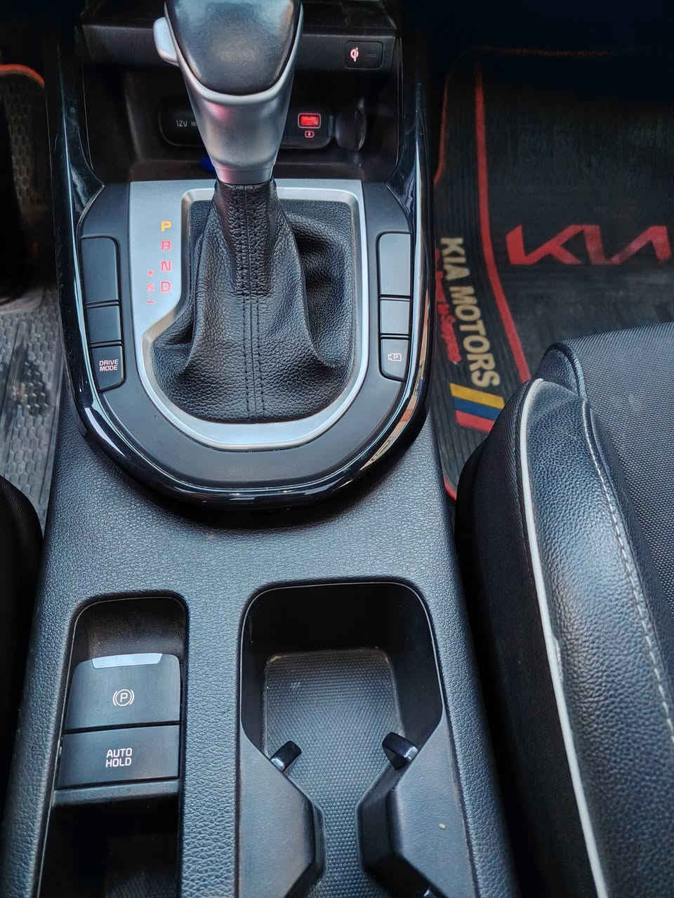 سلام عليكم ..
فورتي موديل 2022 جي تي لاين
معروفة مواصفاتها .
محرك 2000 دوش
ماشية 68 كيلو 
بصمة تشغيل وابواب
فتحة سقف
نظام اوتو هول
هاند بريك كهرباء
شحن واير ليس
ترحيب ابواب وصندوق
تحكم ستيرن فول
شاشة وكامرة بلادية
رادار امامي وجانبي
نظام اوتو ستوب
لد خلفي امامي
اشاير مري
تبريد شاشة
بعد بيها مواصفات هواي حادثها بأمريكا بنيد وجاملغ ايمن تبديل  وهنا صبغ 3 قطع للجمالية بيهن جلح واكو شخط باب خلفي بعدة مامعدل على وضعه محرك وكير بلادي  وتقرير الحادث والسونار موجود الي يريد يراسلني خاص رقمها بغداد دولي ... اخوان الله يخليكم اعتقد هذا الشرح يكفي مو تخابرني تگلي شبيها مابيها اني شرحت كلشي ومااجاوب على تعليقات شراي تجي ومن عيوني  سعرها 135 بيها مجال حق جيتك وتدلل مكاني بغداد .
***********
***********
