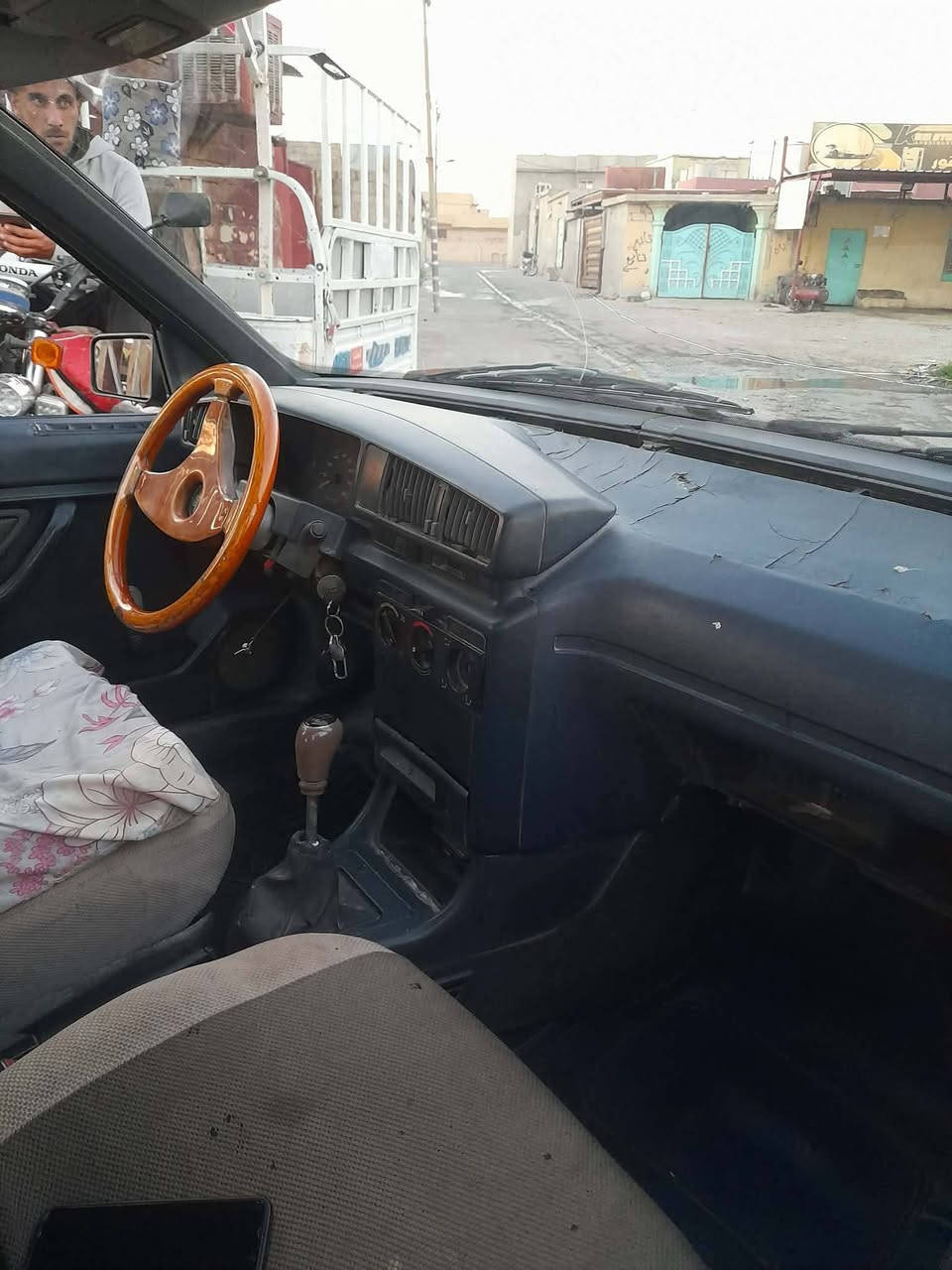 #مكلف بالنشر
بيجو 405 موديل 91 مكينه كصه جديده قبل سبوع شديتها شرط نظافه مثل البصوره رقم دولي صاحب السياره موجود شرط التحويل السعر ٢٦ ورقه وبيها مجال ناحية الشوره
***********
