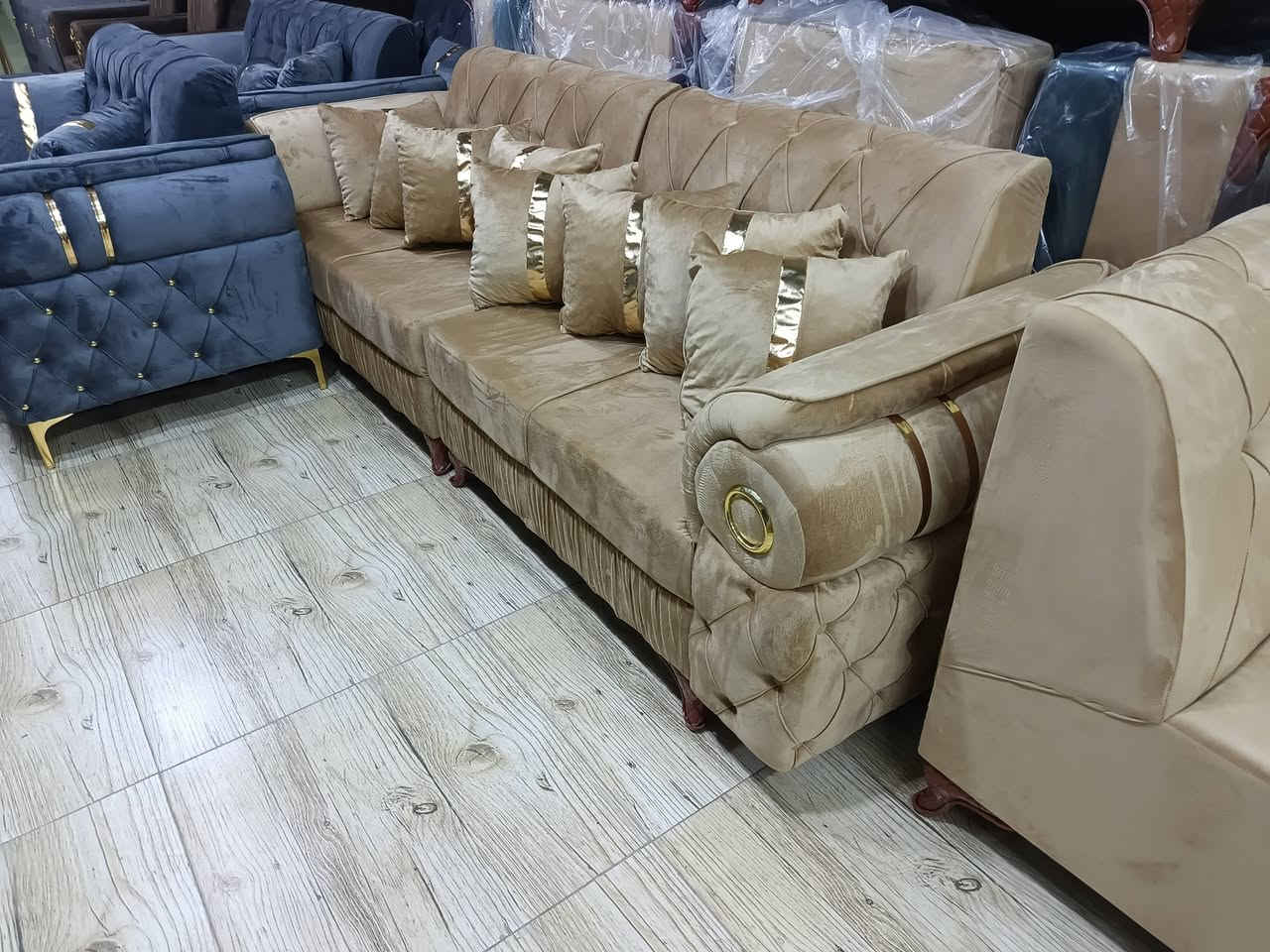 يالله شوف الشغل وحكم،،، ديوان حرف ايل  عشره مقعد معه 8كوشات هديه تزكام شغل تزكام مو سوكي،،،، ملاحظه اروس بلمستخدم وادوشم المستخدم العزه الجديده حيدر البدري اتصال ***********////مامتوجد بلفيس واتساب  واني خادم
