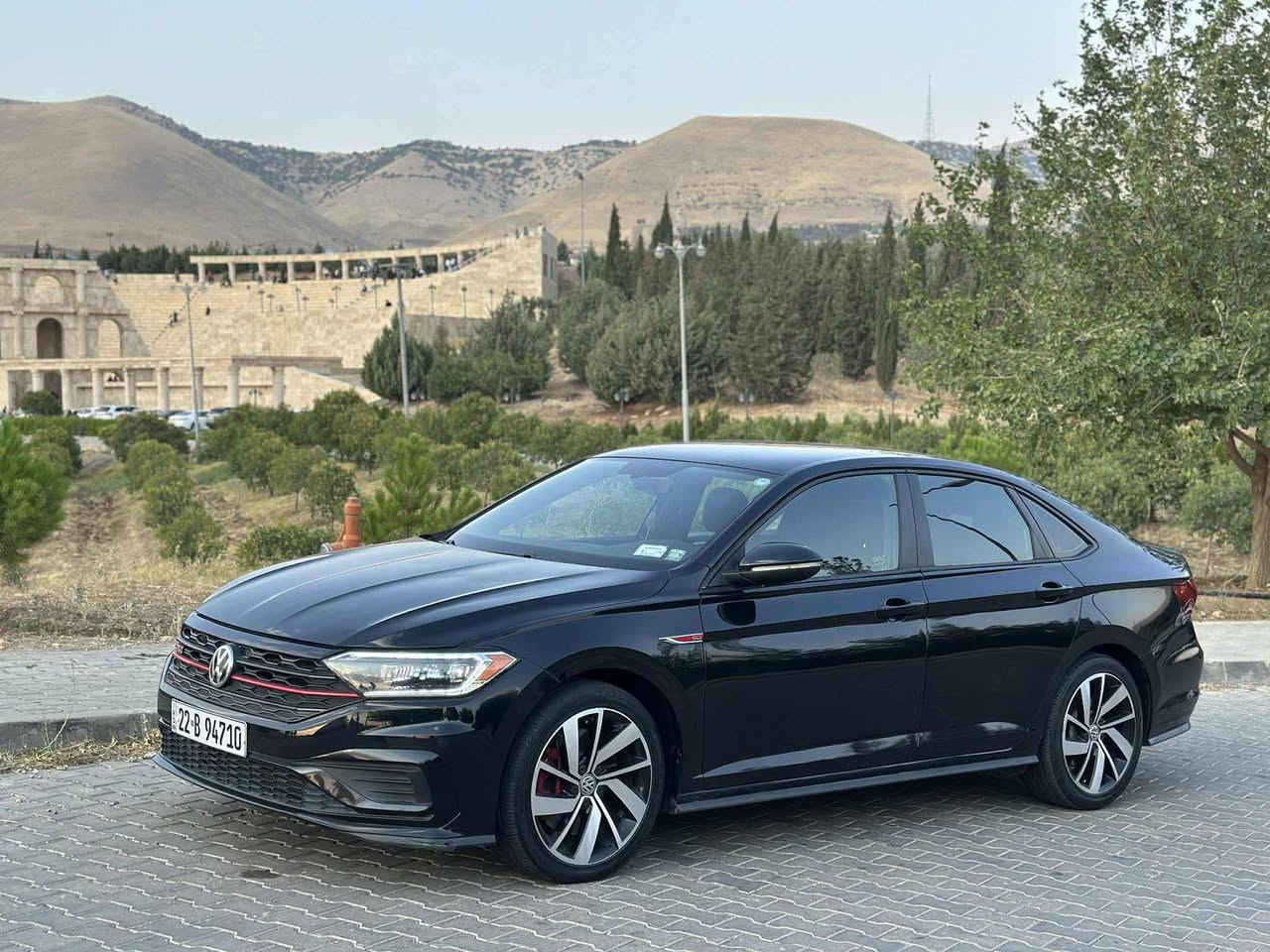 جيتا gli 35 موديل 2021
ممشي 54 الف مايل 

مواصفات 35 يعني 
1_ بصمة 
2_ كشنات سپورت و هيتر
3 - شاشه و كاميرا و أپل كار پله ي
4 - لايت دبل عدسة 
5- رادار أمامي و خلفي و جانبي
6 - كير سپورت و شفتات ستيرن
7 - تحكم ستيرن كامل ستيرن GLI
8- تبريد لمس 
9- مودات قيادة علي شاشة منها سپورت و أيكو و كومفورت 
10- بريك لمس 
11- تراكشن عادي  و سپورت بلس 
12- جامات كهربائية
13 - دشبول LED 12 ألوان 
14-لانج كونترول بلادي - باقي مواصفات معروفة ) 

السيارة حادثها خفيف دواخل ماكو و أيرباكات سليمة بلادي بشرط 
صفحة سايق قطعتين كلير أمريكا و قطعتين صبغ و روبع بنيت صبغ  

الكير و المحرك و كهربائيات و رادارات و حجر بيئة كلها بشرط 🌺

مكان سياره حاليا بغداد
للاستفسار 
***********
