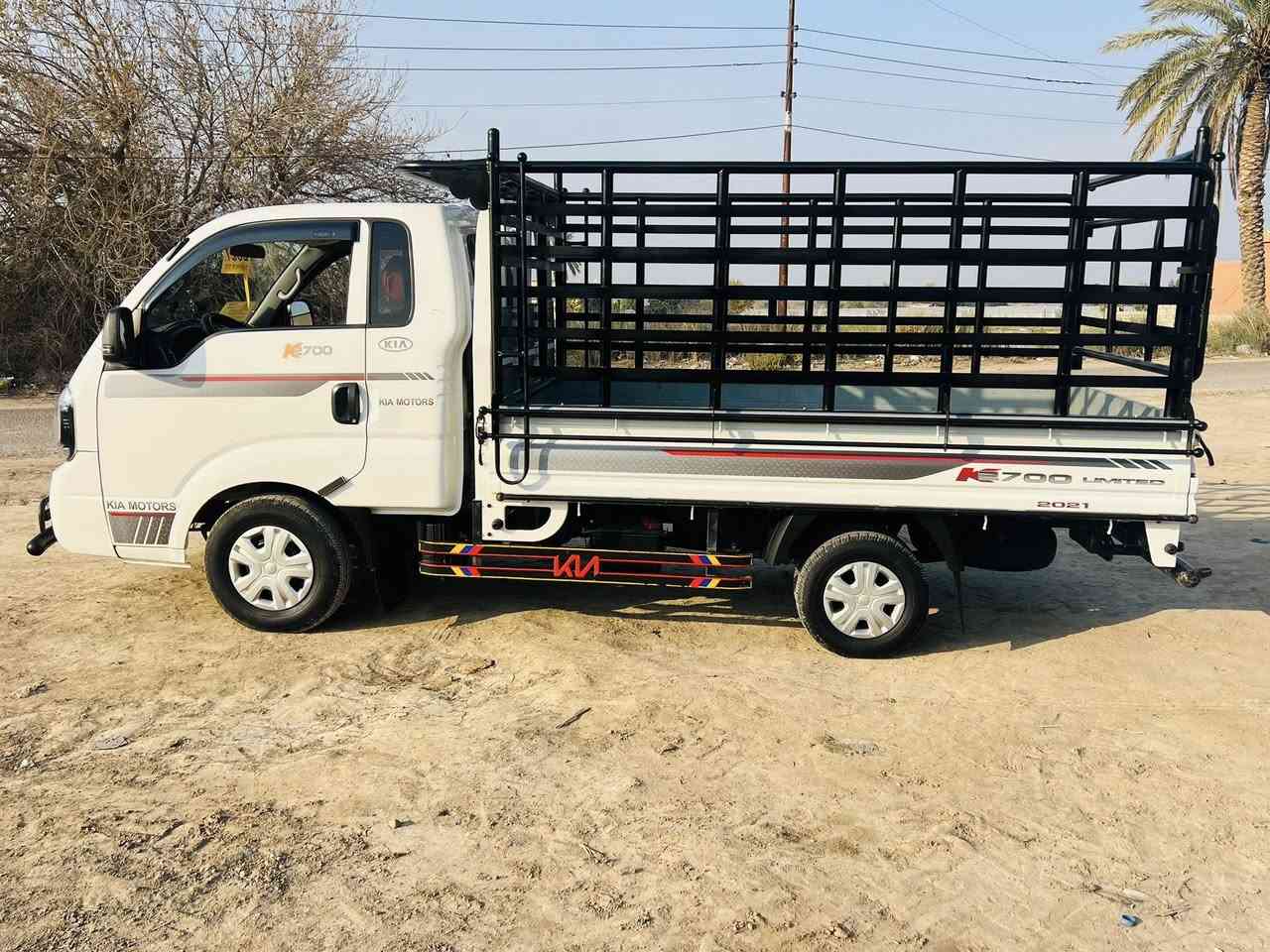 ‏سلام عليكم كيا للبيع موديل 21  رقم واسط k2700 مكفول كفاله عامه تخم تاير سبير شركه سياره بوضع شركه
سياره كامل مكمل محجر سبايدرات درع دعاميه خلفيه بوري
ماشيه 120 الف حقيقي 
لاستفسار ***********
مكان السياره بغداد المداءن
