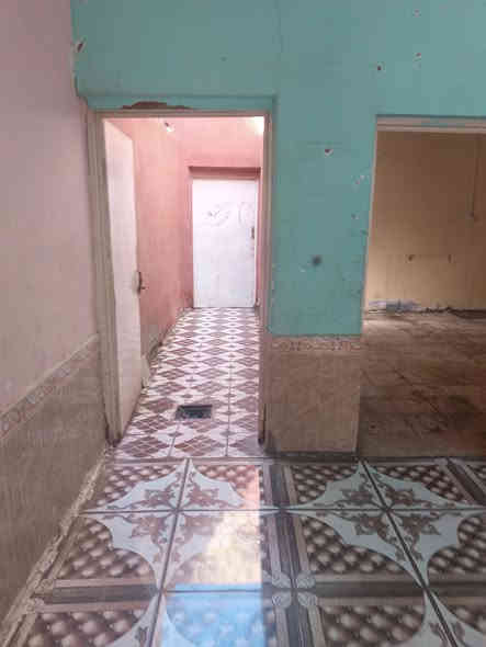 بيت ايجار حي الامين الاول فرع سيد حسين ابو الانشاىيه ايجاره ٢٢٥عائله زغيره بيه غرفه ومطبخ وصاله وبراني وساحه التواصل على الرقم ***********
