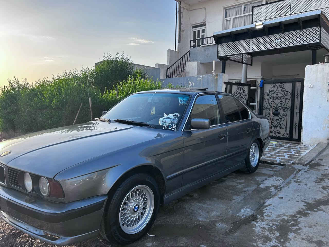 سلاو هاوريان bmw.موديل1990.,520گير عادي 
گير مه كينه به شه رت ته قه ؤ ره قه به شه رت
سي پارچه مه عجونه عامه بؤ جواني
سه قفي نيه جام كاربايي سلايت
كاربايي به شه رت
شتي نمونه له جواني
به ناوكردن به شه رت سه نه وه ي تا مانگي ٩نويه
0750 050 68 65
ره قه م موبايل أربيل, العراق
