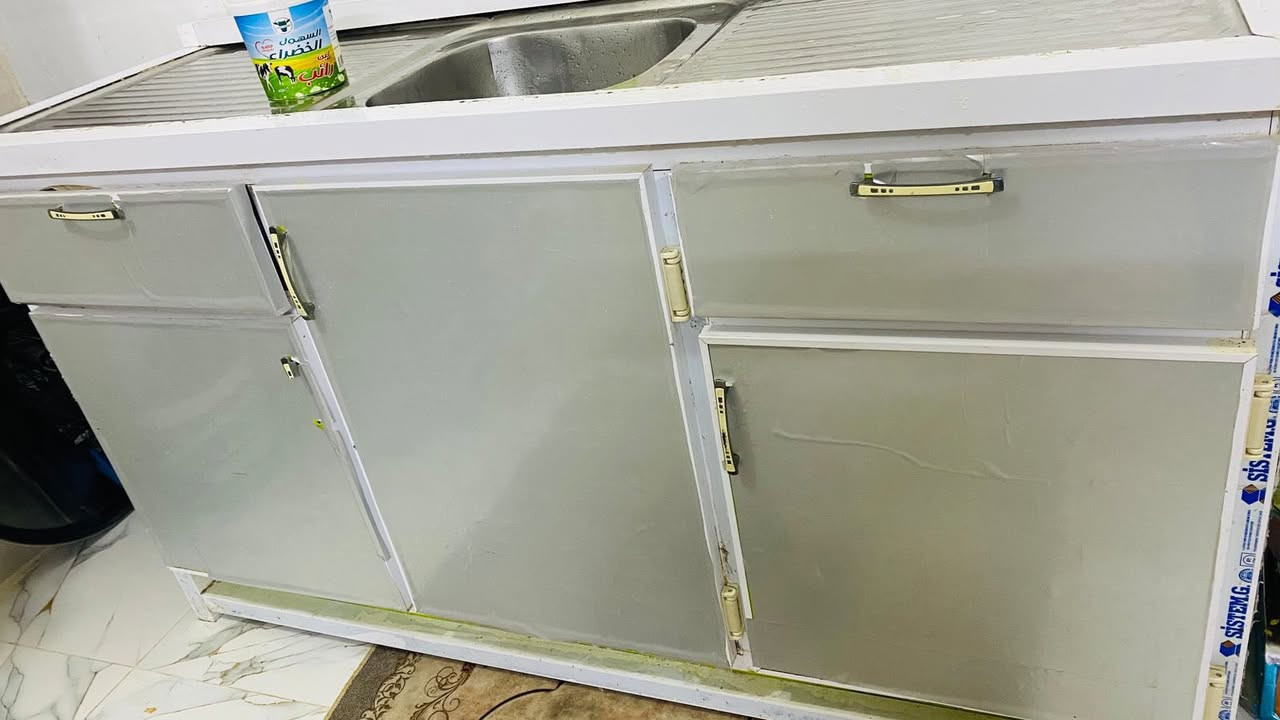 سلام عليكم كاونتر للبيع  سنكي وملحق فقط طول160نضيف سعر155 رقم***********
