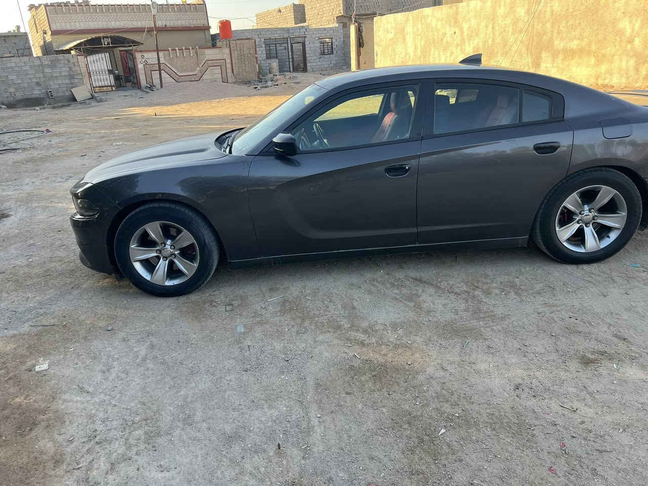 جارجر 2015بغداد  اصل بيها 3قطع صبغ بدون دواخل محرك 3600 حداده تخم تاير جاهزه السعر 150وبيها مجال ***********
