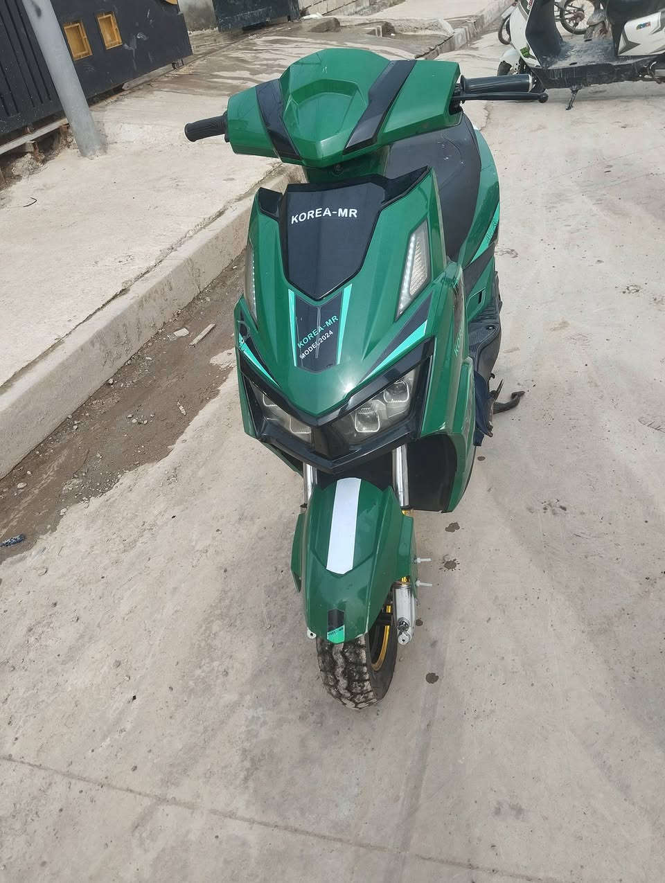 موصفات
6 بطاريات شرط 
ملف 2000حقيقي 
4 نمره 
لايتات اشاير كله شغال 
دررع نضيف لا كسر ولا فطر 
ما بي اي عطل عله شغال وكامل. سعر 375
مكاني مزارع زيونه قرب المرور 
رقمي ***********بي وتساب 
اخويه يرحم واديك مو شاري ومو عندك كلمه لا تخابر
