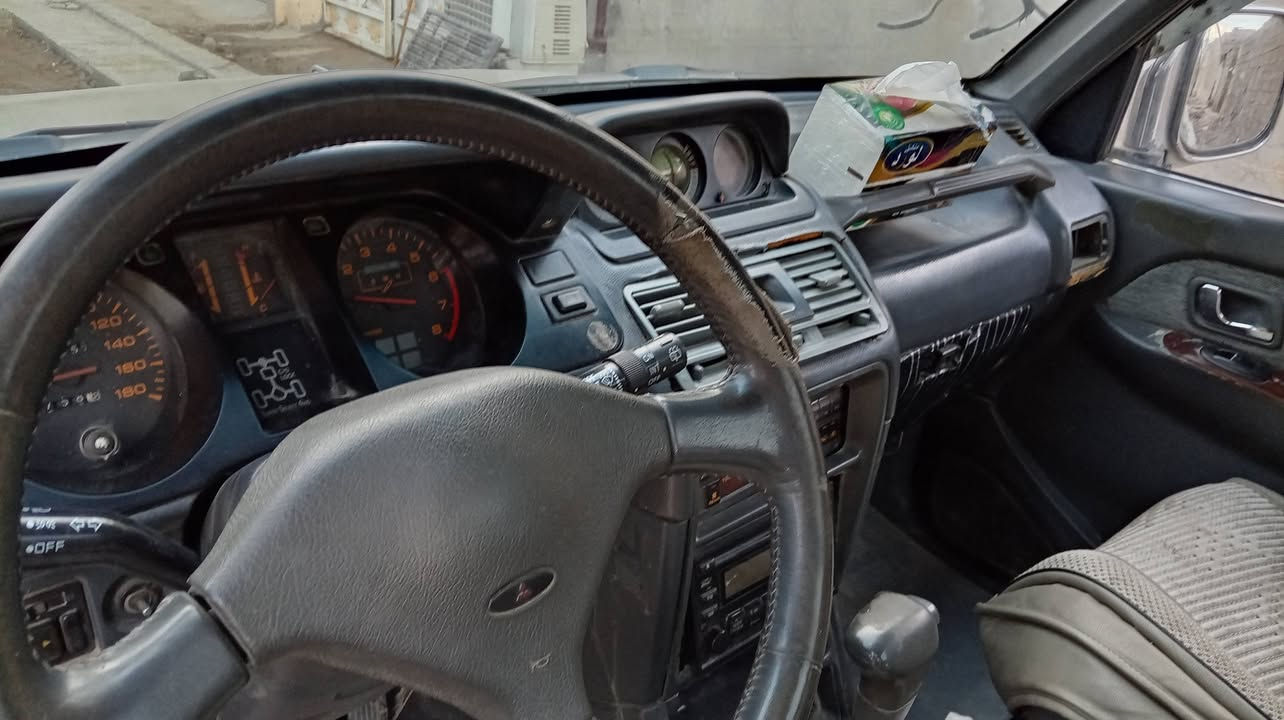 باجيرو موديل 2000 محرك فيفيتي السعر 52 وبي مجال المكان بغداد الرقم الهاتف *********** بيع او امراوس
