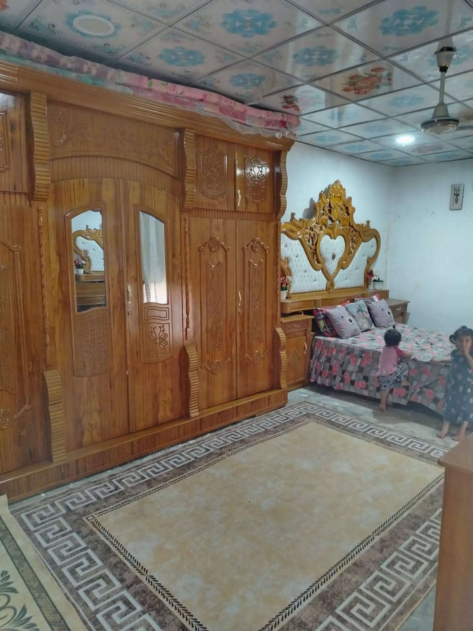 بيت للبيع الواجهه ١٠ تقريب
ونزال ١٥ تقريب مساحة البيت ١٥٠ متر تجاوز بزبير المربد القديم يحتوي على 3 غرف وصاله وديوان ومطبخ خارجي سعر ١٥ وبي مجال الستفسار ***********

