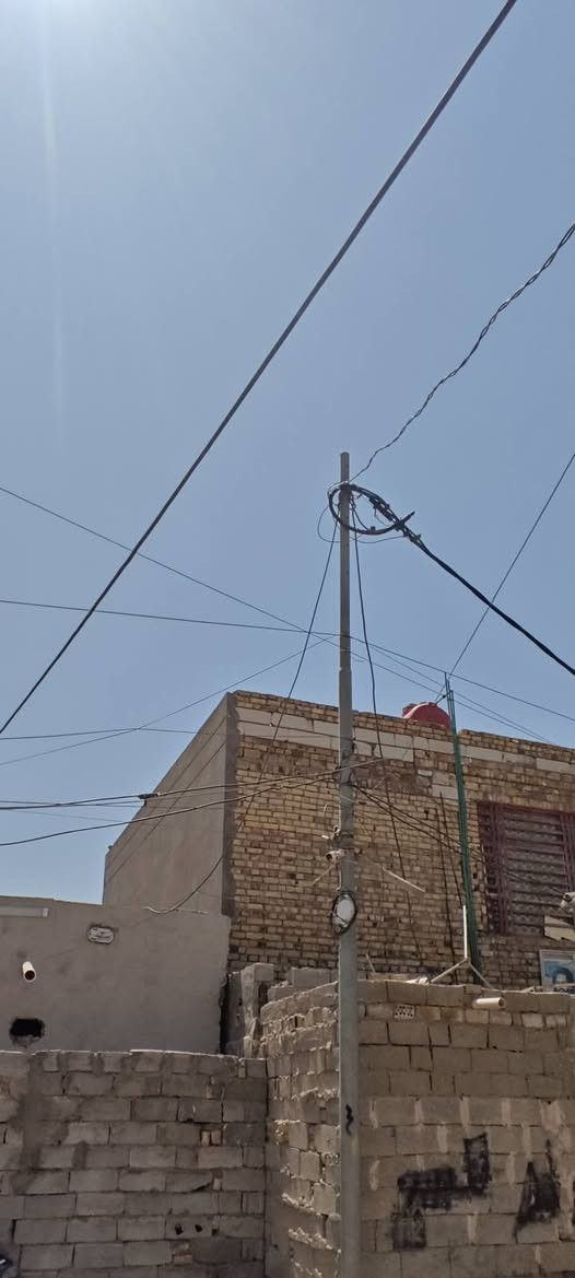 السلام عليكم /دار للبيع في منطقه حي سلام   داخل فرع حسينية ام البنين 
مساحة دار110متر مربع/بناء طابقين طابق الاول يحتوي علئ غرفه +مطبخ +ستقبال+صاله +صحيات/طابق ثاني يحتوي علئ غرفتين+صاله +زائد سطح  للاتصال ***********
