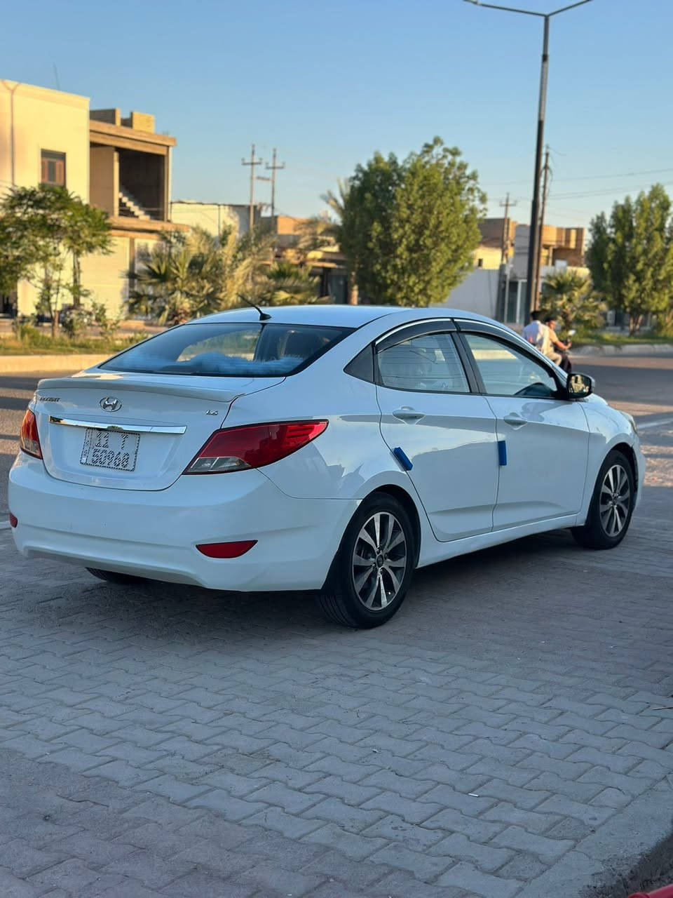 اكسنت 
2015
فول مواصفات
بيه بس خشم البنيد ربع اقل ربع صبغ فقط 

بدون دواخل قطره داخل مابيه بس تكشير شويه وصبغت خشم البنيد فقظ 
سياره جديده وجهازه 

 وبارد بسيط 
رقم بغداد 
هزه جديده رقم جديد 
كير مكينه مكفوله من تبخير وتنقيص 
***********
العنوان الانبار فلوجه 
السعر  102 بيه مجال بسيط 
سياره جديده وجاهزه مجهزه
