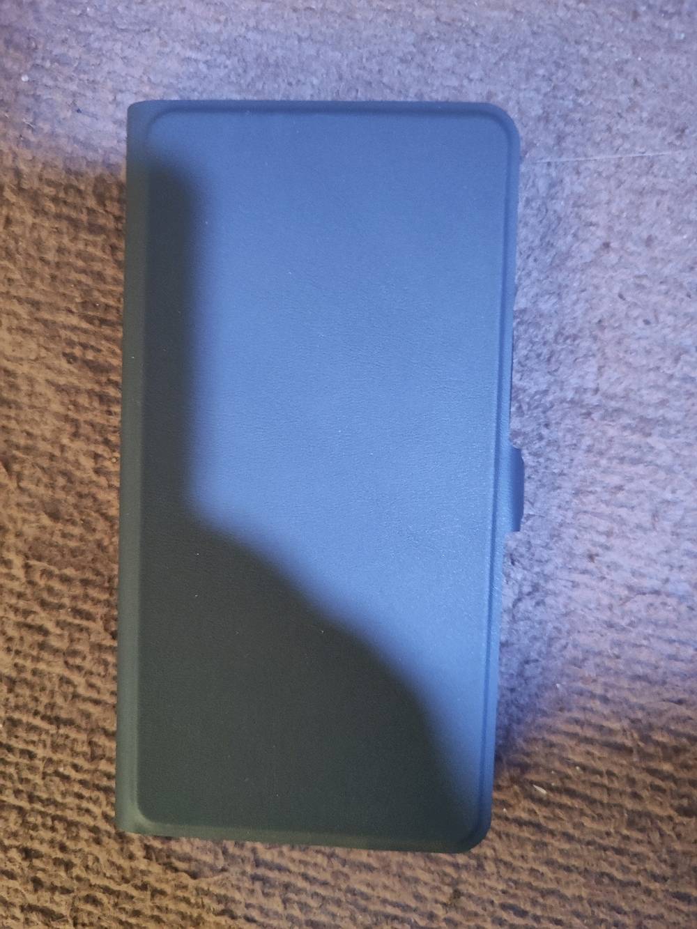 جهازين مخصصات للقراءة وحماية العين بنظام الآندرويد كاملات مع شاحن وكفر وكارتون زلغ ما بيهن الجبير ب250 الف والزغير ب350 الف.