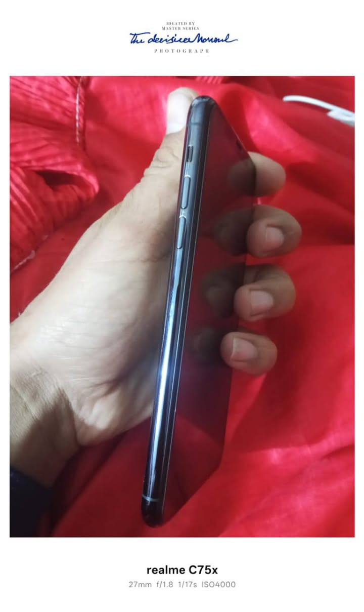 السلام عليكم 
آيفون 11ابرو ماكس 
شاشه GXاصلي
بطاريه مبدل 100
فيس ￼ايدي متوقف 
‏سعره 225
￼***********
