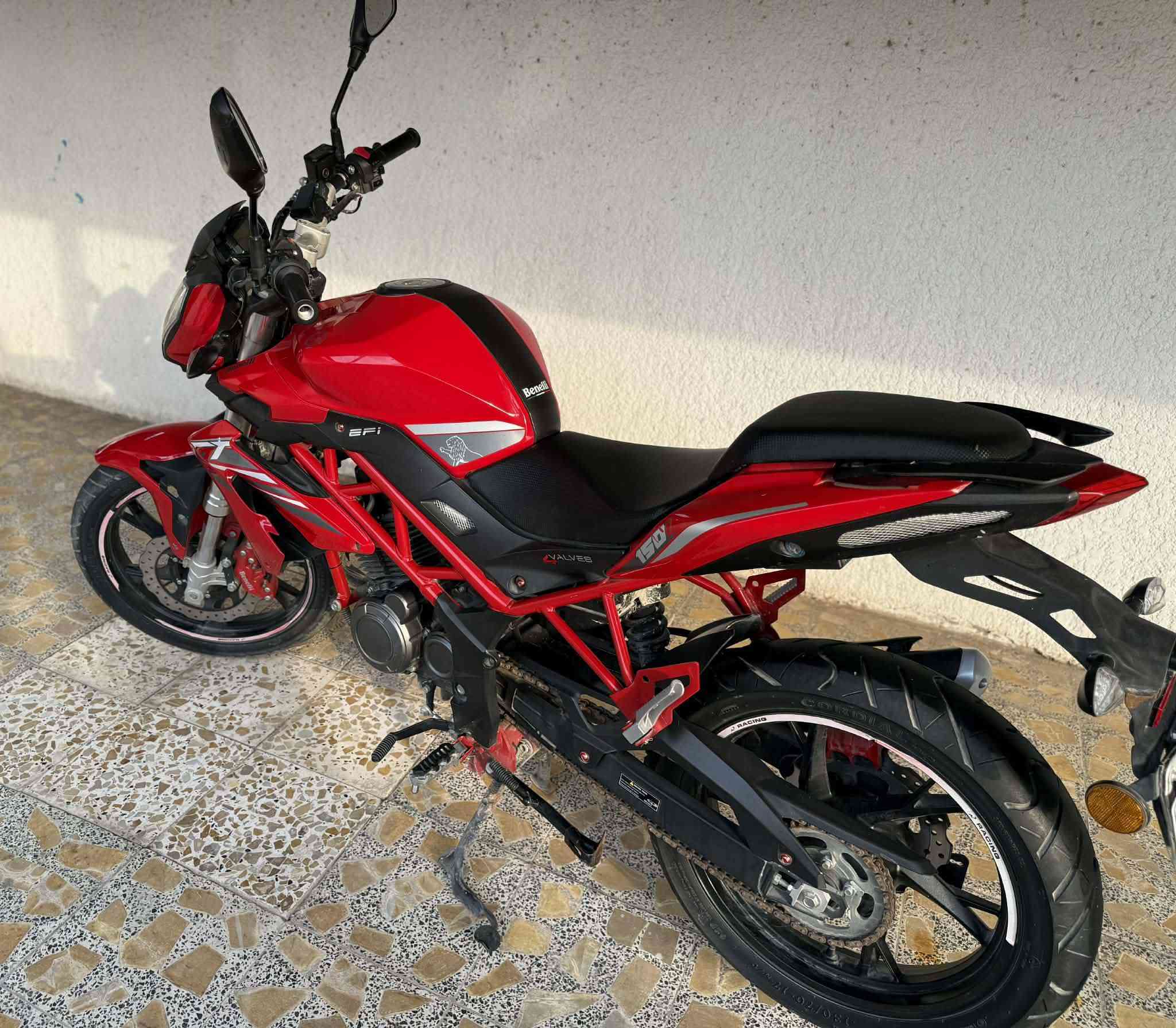 دراجة بنلي 150 cc
نظيفة وجديدة وممشتغل بيهة دلفري على كد الجيم استخدام قليل
مرقم بغداد والسنوية ب اسم عجلة الخليج ومستوفي القسوطات 
معروضة بمليونين و ٦٥٠ الف 
المكان بغداد ابو غريب 
هذا صاحب الدراجة عبدالله سامي 
رقم  ***********
