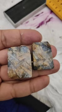 حجر للبيع • بهذا الشكل