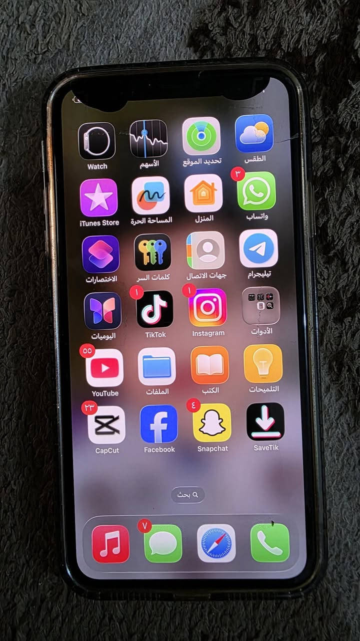 ايفون ١١برو ماكس الذاكره ٢٥٦
السعر 150الف قفله 
الشاشه بيهه سواد 
والضهر يتبدل 
***********
