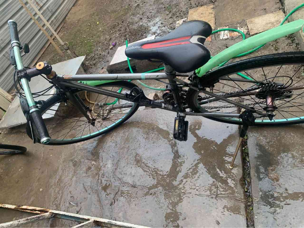 السلام عليكم بايسكل سي 700 نظيف وسريع بريكات كاملة مكينة ناعمة ونظيفة سعر 125 وبي مجال للطيبين خابر وتدلل رقم *********** مكاني بغداد سيدية بغداد, العراق
