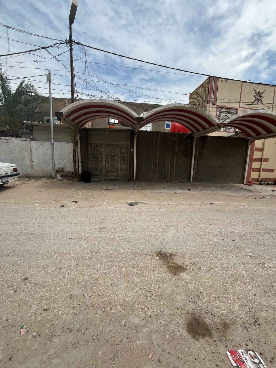 السلام عليكم ***********
بيت للبيع موقعه نجف قريب حولي الملعب حي الميلاد شارع طريق الجنة 200 م يتكون من طابقين الطابق الاول كراج وحديقة واستقبال ومطبخ وصالة وغرفتين وحمامات داخلي وخارجي ومكشوفه عدد 2 والطابق الثاني صالة وحمام عدد 2 وغرف 3 والرابعة مابيها سقف السعر 160 وبي مجال النجف, العراق
