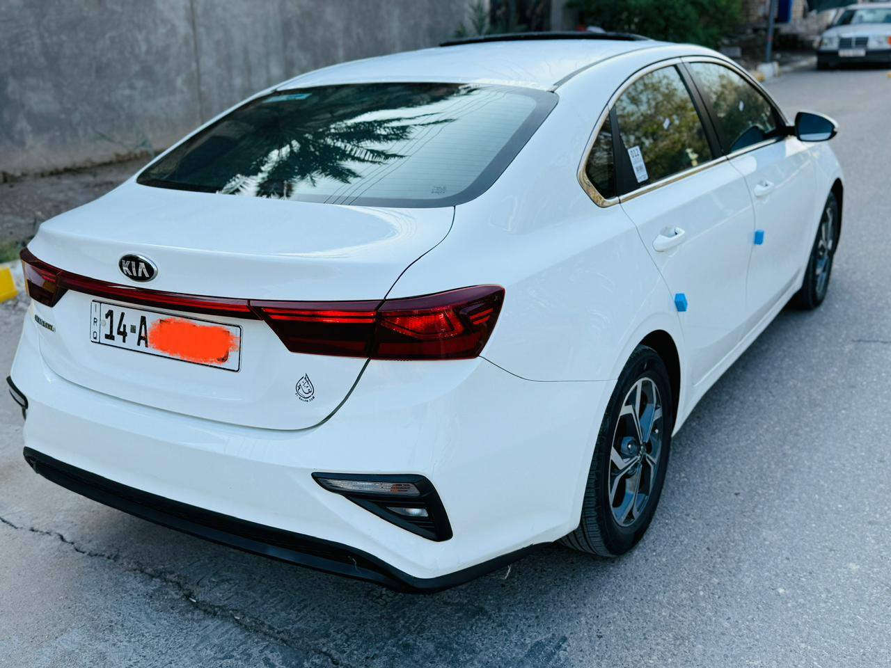 سيراتو 2019خليجي فول الموصفات ماعدا البصمه مكينه 1600جاهزه كير مكينه حداديه تخم تاير تبريد دوشمه جديده سياره حلوه وجاهزه كفاله ماعدا الدوس بيهن قليل صبغ وبارد شويه  مكان سياره ذي قار سعر 133 وبيهه مجال ماشيه 100 استفسار ***********
