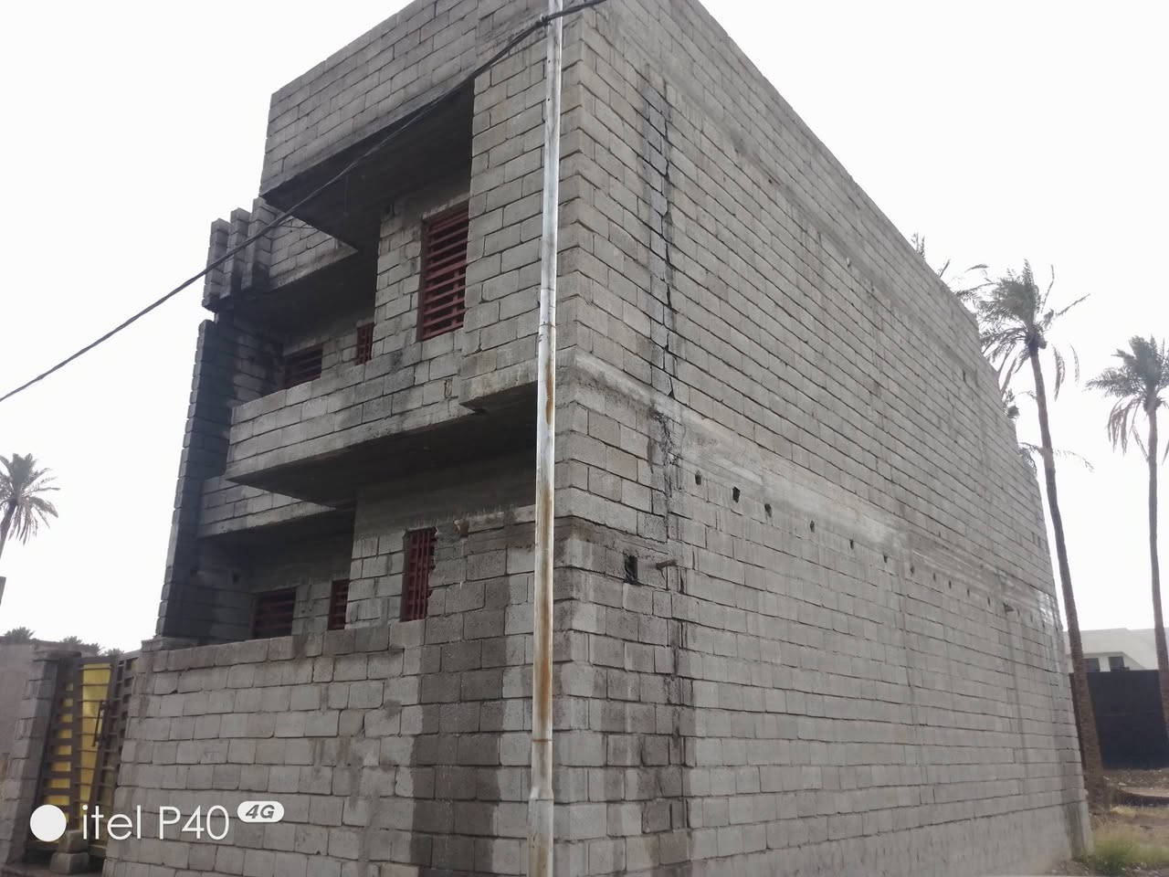 هيكل مع ماء و كهرباء للبيع    المساحة 120متر مربع دكتور قيس للاستفسار الاتصال على  ***********
