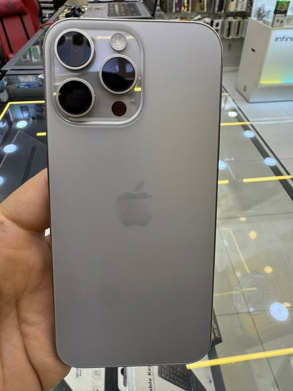 16 برو ماكس ماستر بطاريه 99 عدد دورات شحن 80 نظيف كلش
***********
