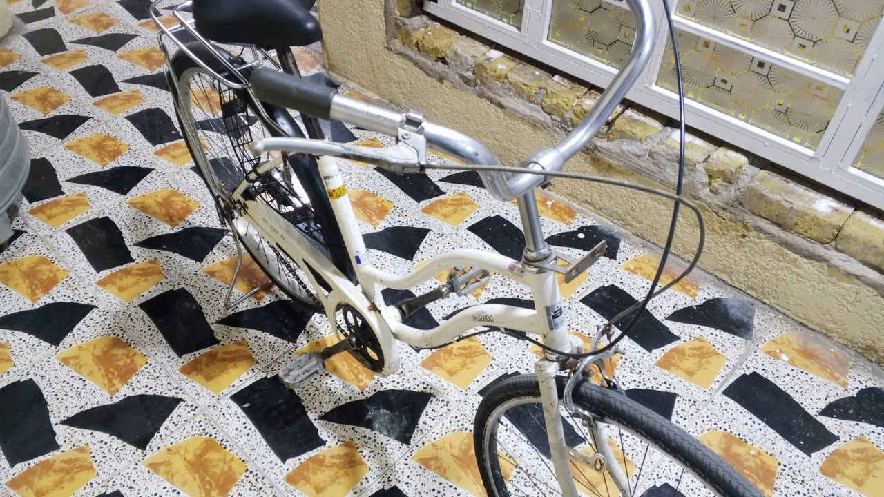 السلام عليكم بايسكل لبيع بناتي حجم 26 لسعر 75 وبي مجال مكاني كوت ***********

