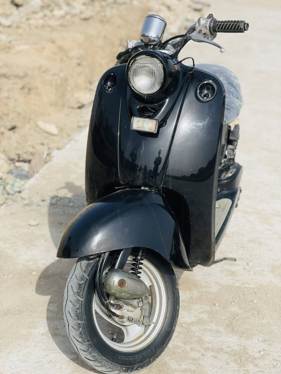 سلام عليكم دراجه مصريه لبيع السعر خاص دراجه كارتون كفرات كامله بس مشكله خلك ماكو نشدهن الدراجه خطين مفتوحه بس بستم بخدمت شراي هاذ رقمي  ***********
