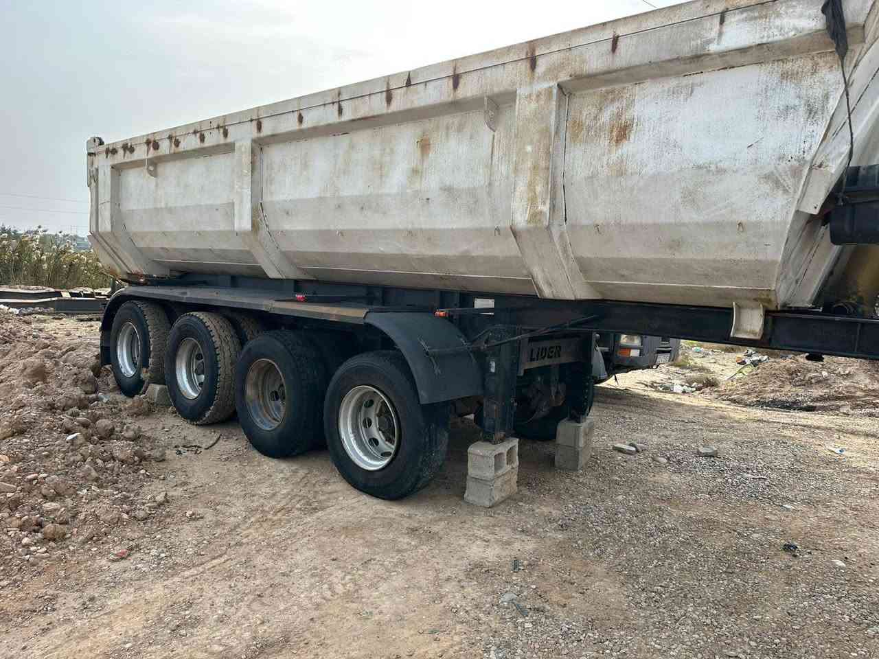 مان للبيع موديل 2005 مواصفات خليجي اكسل برينه مربوطه عربانه فلات نساف هم للبيع  مكفولة كفاله عامه من فطر وتحويل  3 $ دفتر وبي مجال   ***********@***********
