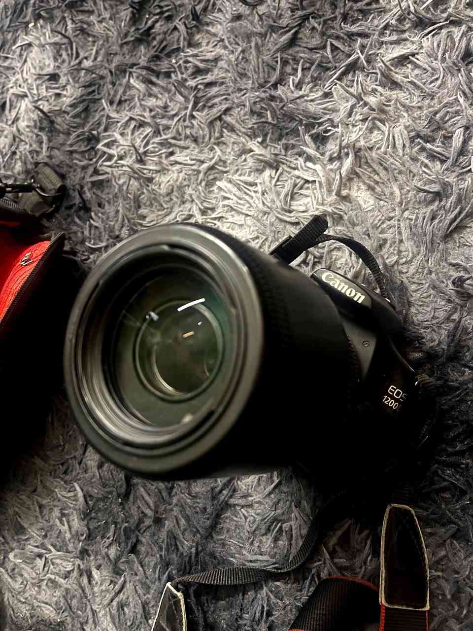 للبيع كانون 1200D نظيفة مع زوم 70-300 منول و عدسة 18-55 بطاريتين و رام و جنطة و هود السعر 250 الف مكاني بغداد العامرية حي المحامين ***********
