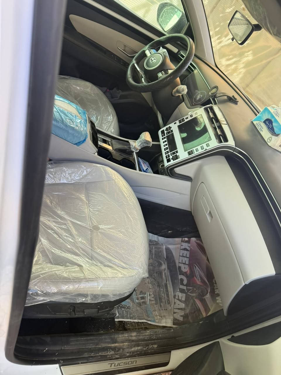 توسان 2024 رقم اربيل فول مواصفات ما عدا الفتحة السيارة مكفولة كفالة عامة  ماشية17الف السعر235
رقم صاحب السيارة***********
