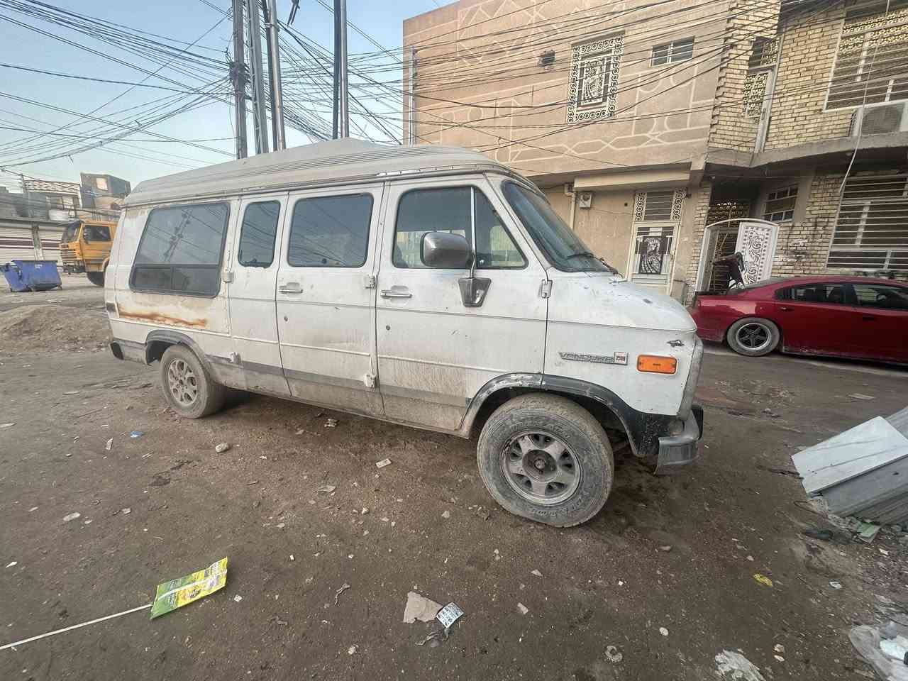 السلام عليكم ورحمة الله جمسي فان موديل 1993 سياحي رقم كربلاء حمل بلاديه كلها ماعدا المحرك والكير محور في في تي 3000 رياضي كير عادي والباقي كله بلادي غرفتها وكشناتها القلاب والكشن السرير وصاجياتها بدون اي نقص وينرادلها فقط تنظيف لانه متروكه وكهربائياتها كلها شغاله وتراي السياره حلو وإعادة النشر هذا بسبب اللي يواعد وميجي وايضاً بسبب انشغالي بالدوام عالعموم السعر 35 للاتصال *********** اخوان اذا شراي احطك بعيوني تعال كلبها واقتنع اما اذا موشراي فماداعي تواعد الناس ومتجي وحياكم الله
