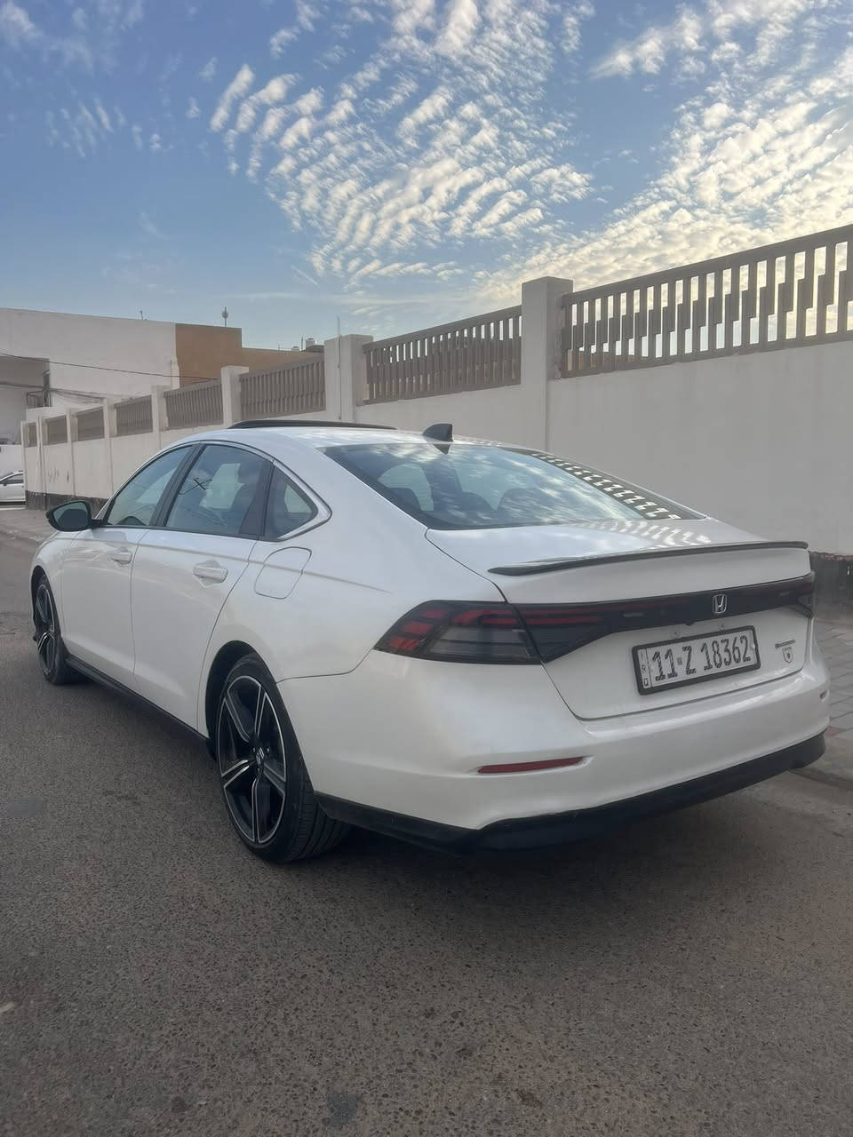 هوندا اكورد 2024 هايبرد سبورت
حادثها قبق جنطة وبارد بالجاملغ  فقط الباقي مكفول بچم كبس الايرباكات سليمة 
قيادة ذاتية 
تحديد مسار 
مثبت سرعة 
توقف ذاتي
مانع انزلاق 
لدات امامي خلفي واشاير بلمري ومنظومة انارة بلادي 
ويالة وتايرات مال شركة 
تشغيل عن بعد
شاشة تدعم car play 
تدفئة كشنات وستيرن 
كشن سايق كهربائي
رادارات امامية خلفية 
بصمة تشغيل وابواب وجنطة 
ماشية 45 الف
السيارة رقم بغداد بسمي وكل نقص مابيها مكانها كربلاء سعرها 188وبيها  مجال بسيط 
***********
