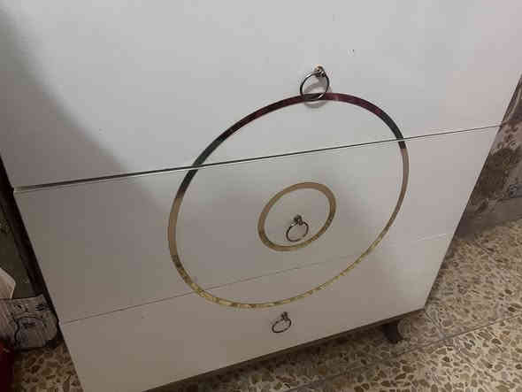 السلام عليكم غرفه تركيه للبيع مستخدمه خمس قطع السعر :300 الف وبيه مجال مكان بغداد العبيدي***********
