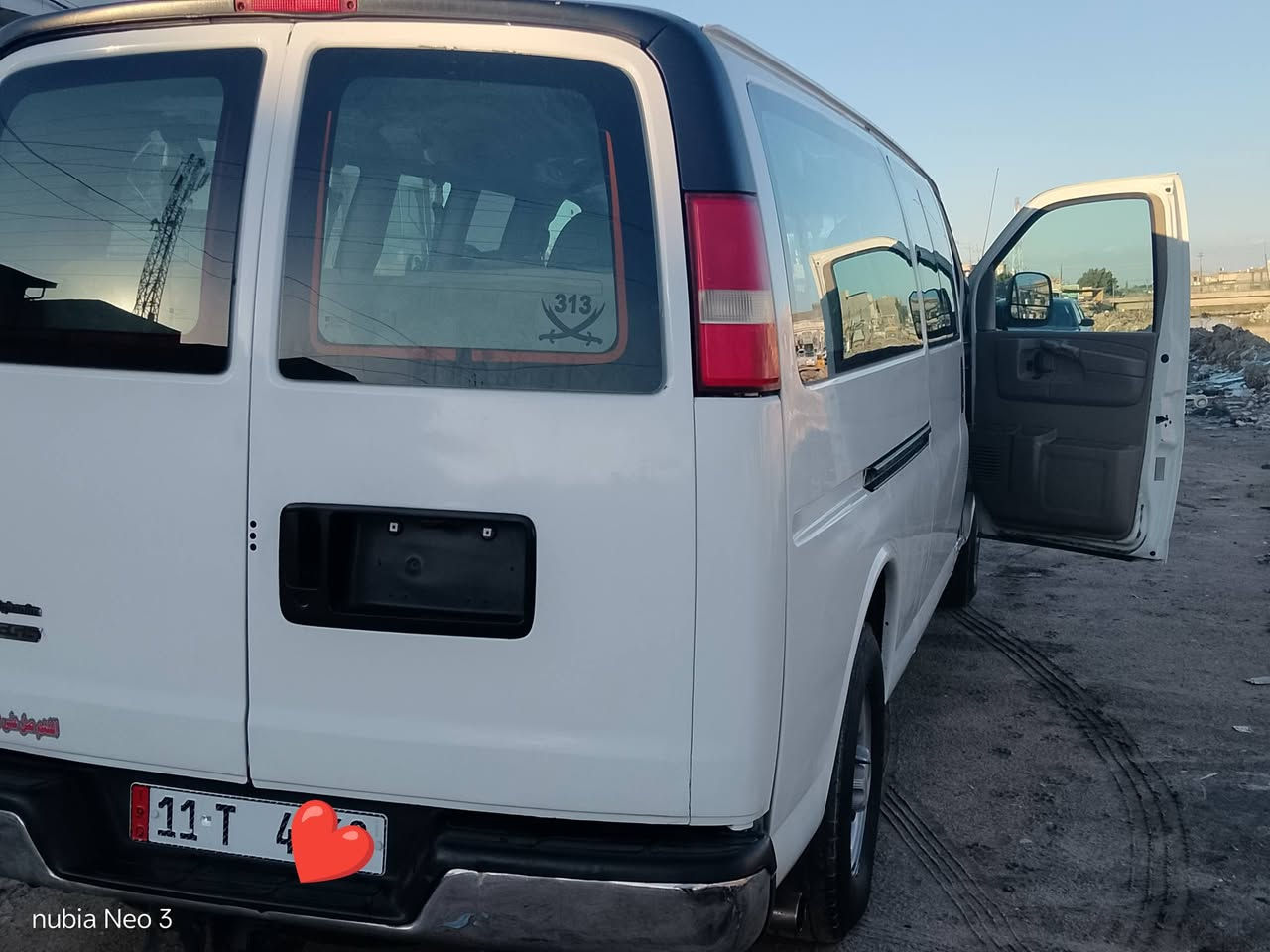 السلام عليكم
فان للبيع 2012 خليجي سلايت 
رقم بغداد بسمي كفاله عامه
ترهم مراوس بتكسي  
السعر 165 
للستفسار ***********
