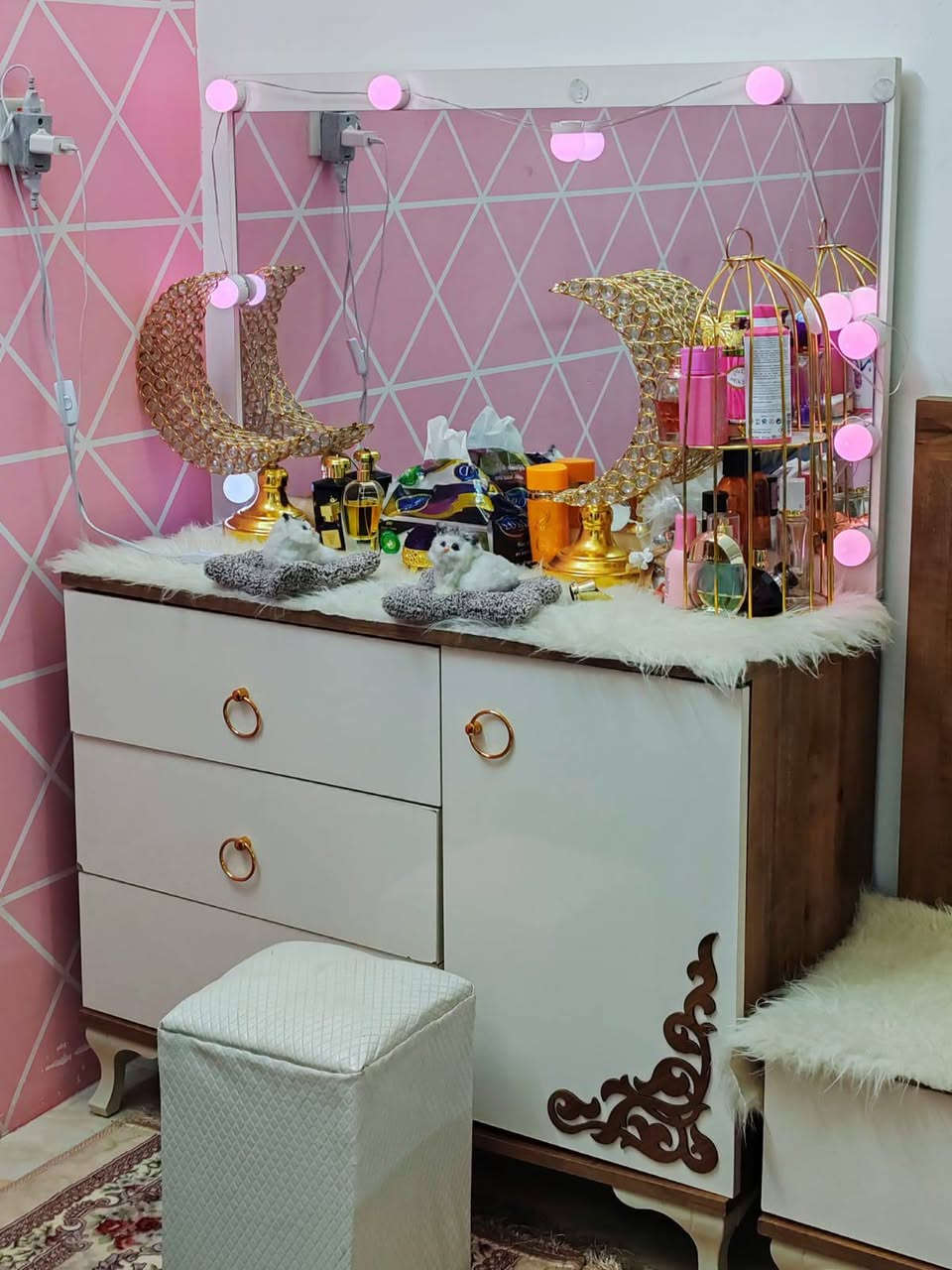 غرفة نوم للبيع تركي ٦ قطع استعمال قليل نظيفه نظافه مثل ماواضح بلصور للإستفسار  *********** أو تلي @Ram24320
