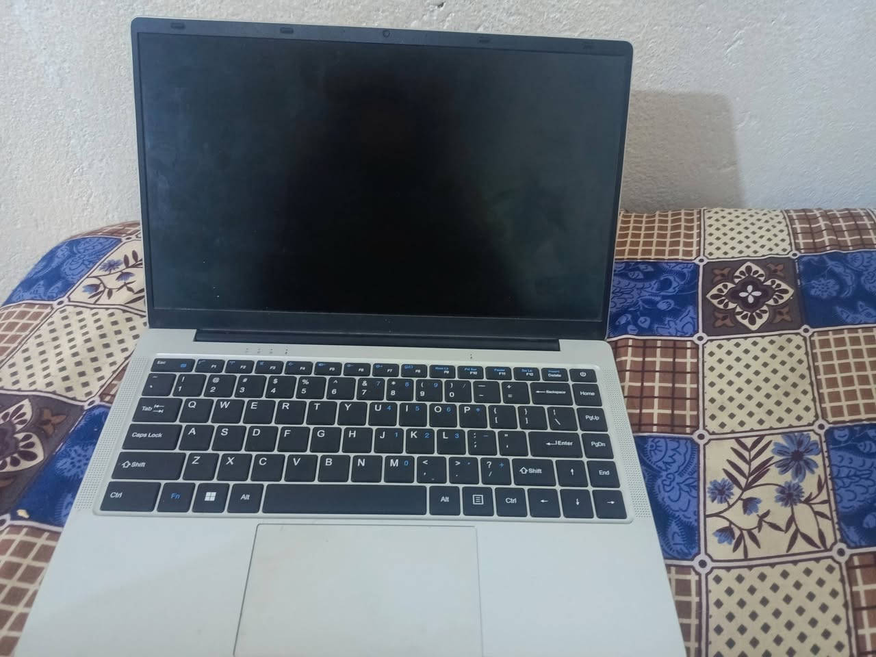 سلام عليكم لابتوب للبيع مواصفاته واسمه بلمنشور سعره مناسب بعده بجيس بنايلونه سعره 150 وبي مجال مكاني نجف حي الوفاء ***********
