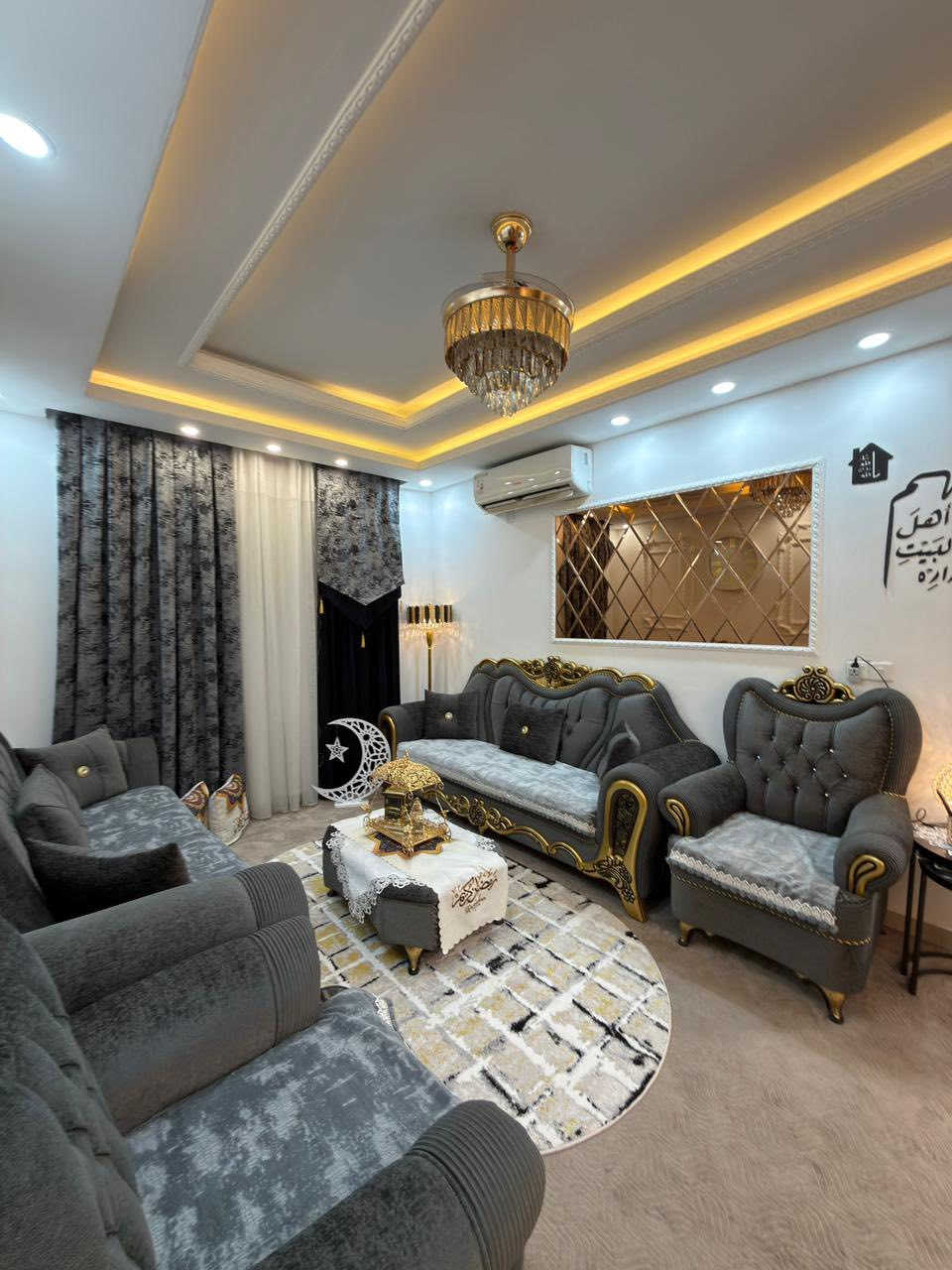 🏠دار للبيع في تكريت مجمع بيتي زون اول🏠
المساحة 260 متر 

الدار مغير بل كامل وعل سايدين

يتكون الدار من 

ثلاث غرف نوم 🛌 

واستقبال ومطبخ 

وكراج وحديقة غرف طابق الثاني سويت 

شغل فول سحب مغربي شبيابيك المنيوم 

الدار ويا سبالت عدد 5

كاونترات + ويا كامرات الدار

ديكورات والسعر مناسب التواصل معا صاحب الدار مباشر

للاتصال/***********
