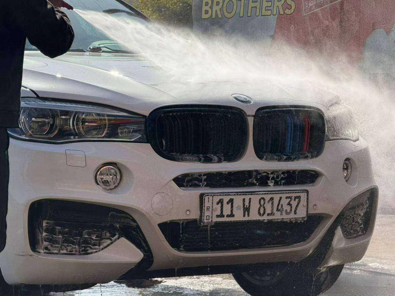 بيع او مراوس bmw 2018 وفوك ناصيه 
BMW X6 2018 سياره خليجيه 
ماشيه82 الف
مواصفات 
اربع ابواب شفط
داتا شو 
صندوك كهرباىي 
سماعات هارمنكاردن 
ام بكج بلاد من شركه 
لايت تفاعلي
داخل ماروني
كاميرات 360 
حساسات تفاعليه ويه الازدحامات مع الكاميرات 
شاشات خلفيه
دخول ذكي اربع ابواب فتح وقفل
سياره فحص يم الوكاله صدر جديد 
تايرات جديده
نصبتها كلش حلوه التايرات الخلفيه حجم 315

سياره وكاله مملعوب بيها طلع 320 حصان
بيها باب الخلفي مبدل نفس اللون  
كير مكينه مكفوله 
صور سونار البدي حنزلها ويه الصور
***********
مكان السياره بغداد الغزاليه
