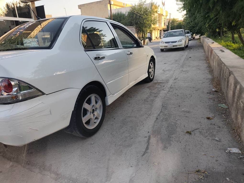 لانسەر مۆدێلی 2008 مەکینە گەورەی ناو زەردە چوار پارچەی بۆیاخە بەبێ ناو گرتن گێڕو مەکینە و تەبرید بەشەرت سەیارەیەکی زۆر جوانە کاڵ بوونەوەنیە،سەنەوی بە ناوی خۆمە و بەسەرچووە نرخی 75گەڵا کەمیک مجال*********** رانية, السليمانية
