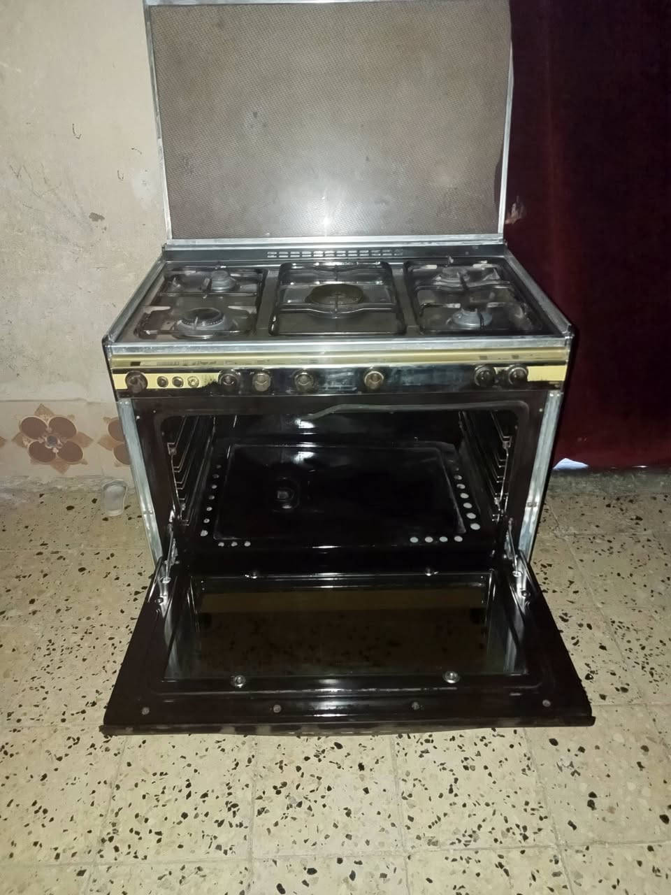 طباخ كريازي شرط الفحص سعر 250العوان حي التضحيه شارع العلوة بنهاته ***********
