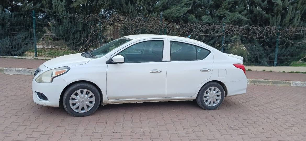 السلام عليكم
نيسان فيرسا 2018 ( S,) 
اللون ابیض ثلجي 
بيها قطعتين ونص صبغ
بولند و جاملغ وربع باب بدون دواخل 
كير محرك تحول غرامه كلها ابشرط 
رقم جديد سنويه جديد لغايه 2029
سيارة بسمنا 
عنوان عقرة كردسين 
السعر 96وبيها مجال 
*********** واتساب 
***********
