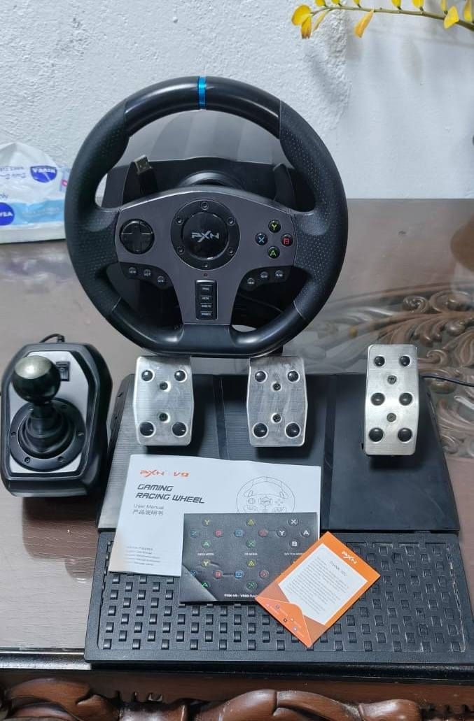 بلي 4 سلم اون لاين + يو بي اس + دركسون PXN/V9 گير عادي ما مستخدم هواي 
الجهاز مفرمت مساحتة مثل ما واضح بالصورة

ما مفتوح نظيف من الداخل اما الكڤر مو كلش

نظام 13.02

+قرص گراند 5 هدية

+2 يدات وحدة أصلية بس الگير مالتها يشكل و الثانية كوبي كلشي ما بيها

+ كيبل شاحنة اصلي ،

اليو بي اس :

مثل ما واضح بالصورة كل المعلومات و يضل ربع ساعة او اقل على حسب الكهرباء،
بي مدخلين، 

الدركسون من pxn نسخة V9

متوافق مع منصات متعددة، بما في ذلك كمبيوتر Pc

 و بلي3 وPS4، وPS5، وXbox One، وXbox

 Series X|S، و Nintendo Switch. 

الدركسون عندة تطبيق تمسح الQR و تحملة، 

*البلي مرات يشكل من تدخل قرص*

*الدركسون مع الكارتون ماله بس الكارتون شوي متبهذل *

مكاني بغداد مدينة الصدر قطاع 1

تجيني للمحل مالتي تفحصهن وحدة وحدة

البلي و الدركسون و اليو بي اس هذن

 كلهن سعرهن 300 الف قفل❗

للتواصل واتس *********** تراسلني او تخابر عليه،

لا يوجد توصيل❗
